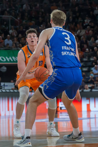 她们灵活运 她们灵活运